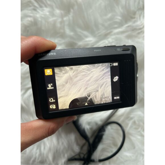 Samsung 12 mp camera black with 2gb sd card and charger - Picture 3 of 4